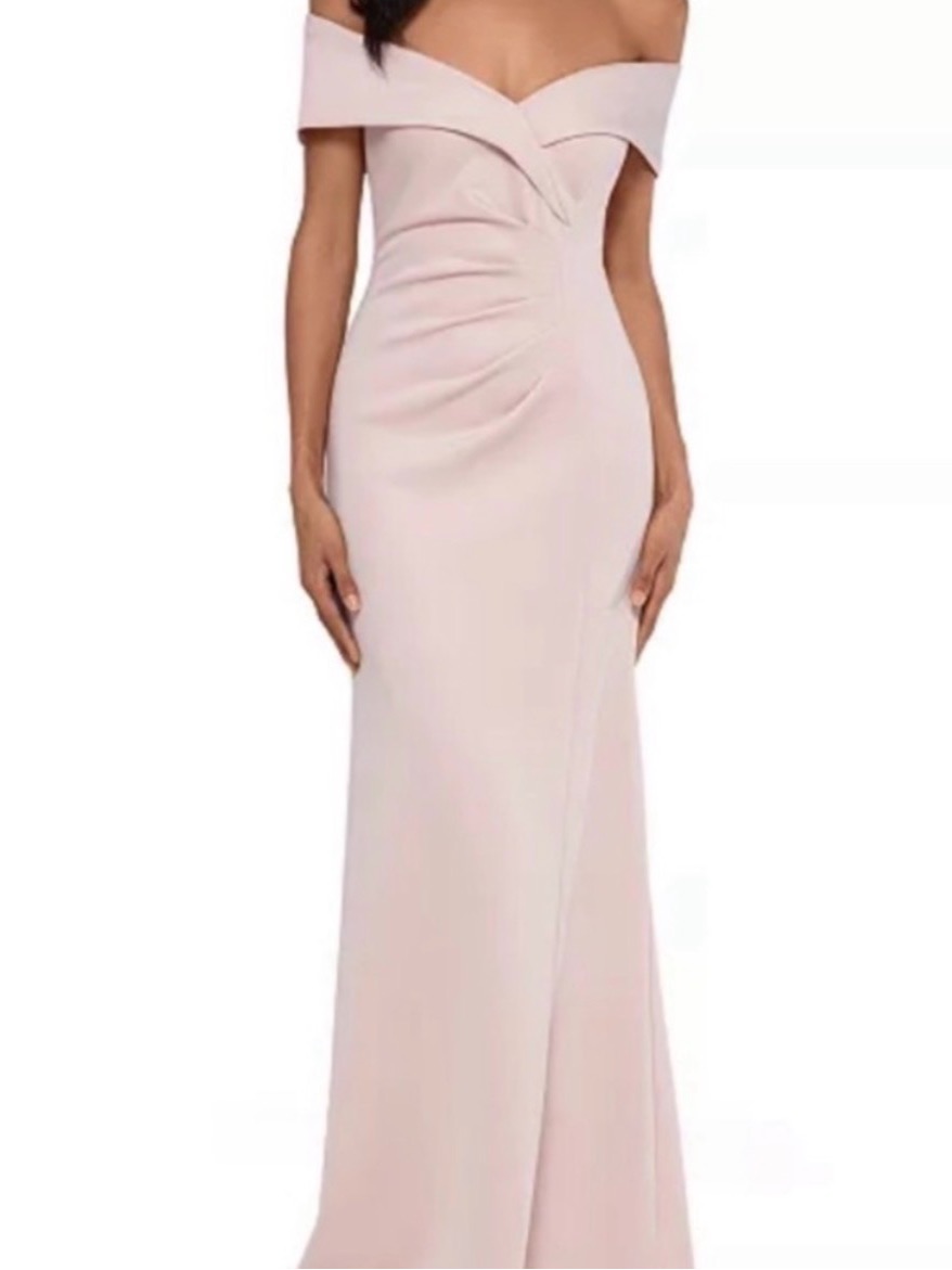 Xscape Nwt Off-The-Shoulder Scuba Gown In Blush Size 4